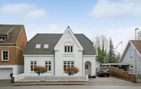3 Bedroom Stunning Home In Rødby in Rødby